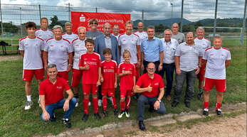 Elf Trainer für 120 Teilnehmer: Die SV-Fußballschule mit Weltmeister Guido Buchwald und der Sparkassenstiftung Gengenbach findet beim SV Berghaupten statt. 