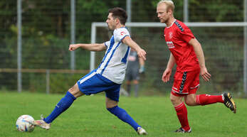 Pascal Schnak (l.) hängt mit dem FC Ottenheim vor der Partie in Nußbach/Bottenau tief im Tabellenkeller fest.